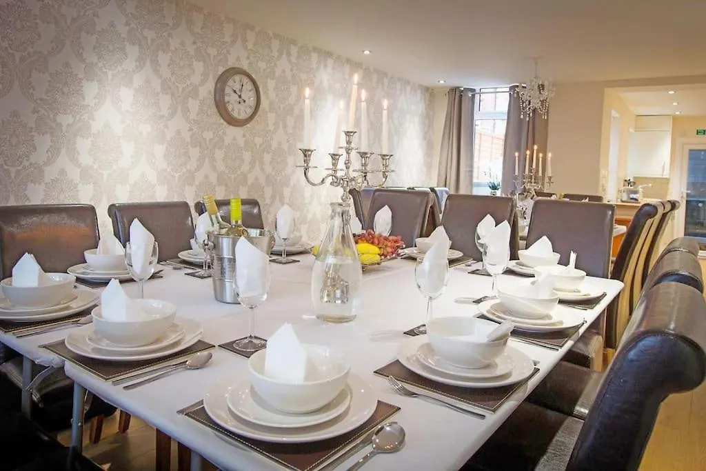 Huge 12 Bedroom Sleep 24 Luxury With 2 Hot Tubs Scarborough