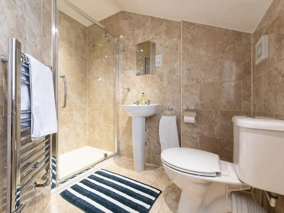Dom wakacyjny Huge 12 Bedroom Sleep 24 Luxury With 2 Hot Tubs Scarborough Wielka Brytania