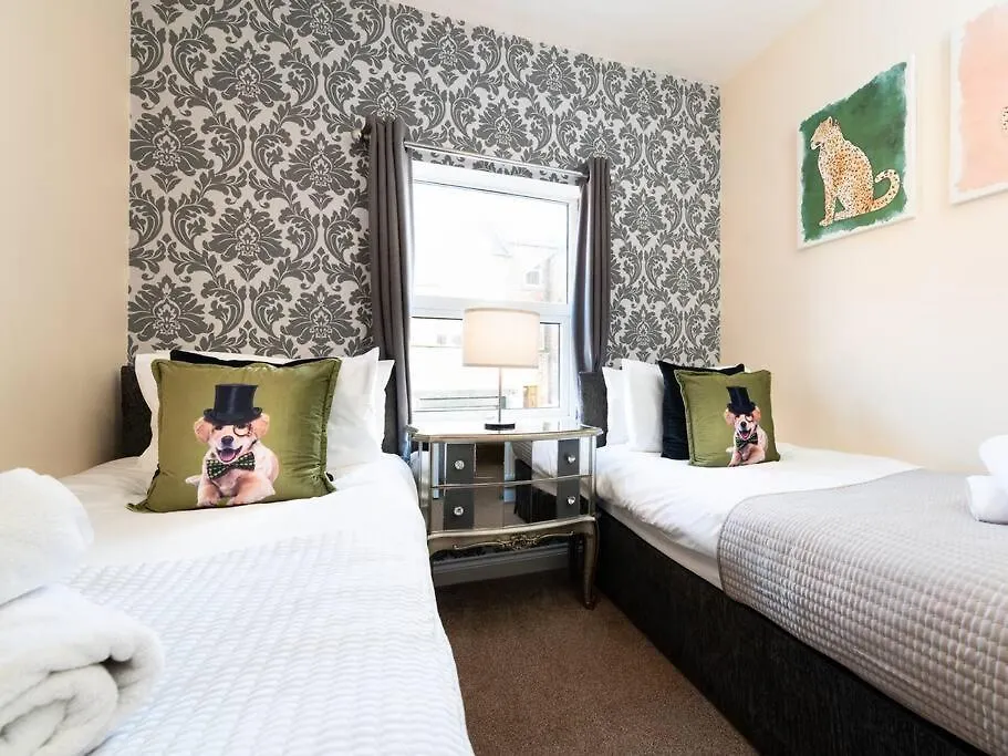 Dom wakacyjny Huge 12 Bedroom Sleep 24 Luxury With 2 Hot Tubs Scarborough Wielka Brytania