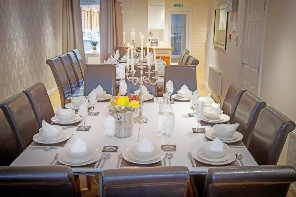 Dom wakacyjny Huge 12 Bedroom Sleep 24 Luxury With 2 Hot Tubs Scarborough Wielka Brytania