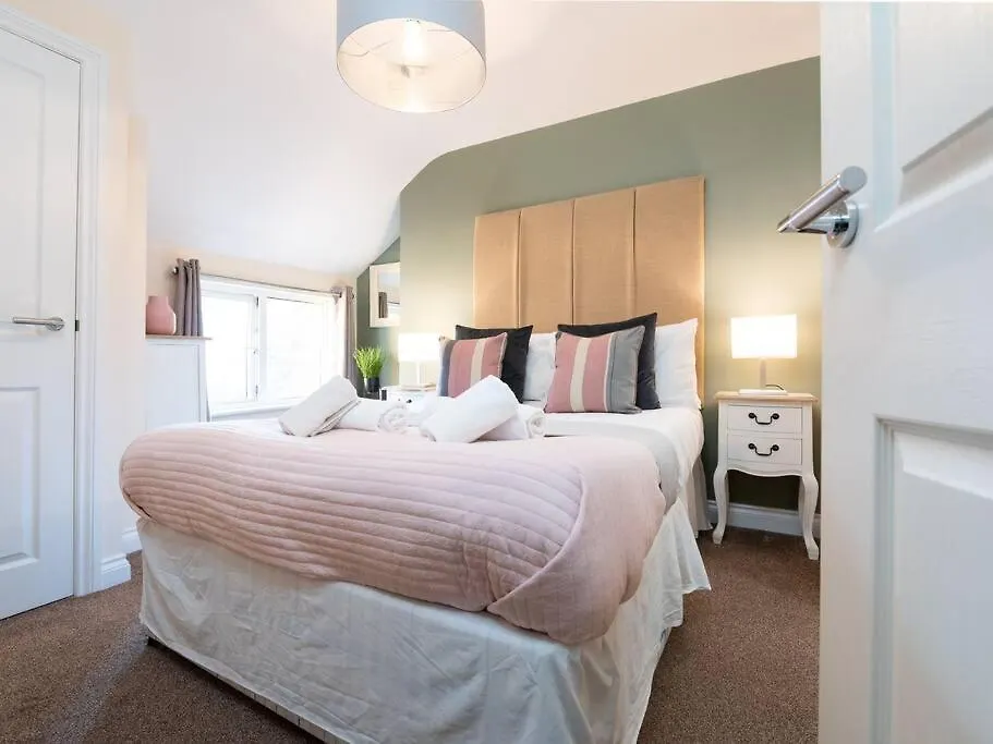 Huge 12 Bedroom Sleep 24 Luxury With 2 Hot Tubs Scarborough 0*,