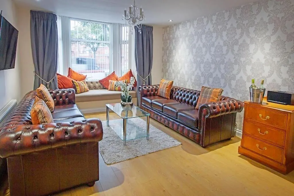 Huge 12 Bedroom Sleep 24 Luxury With 2 Hot Tubs Scarborough 0*,  Wielka Brytania